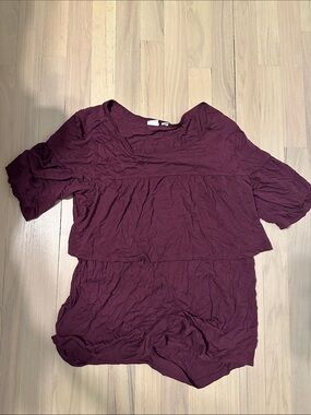 Women’s GAP medium maternity shirt Burgundy